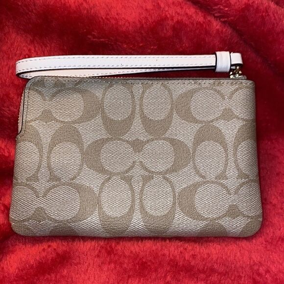 Coach IM/Light Khaki/Chalk wristlet   - Picture 3 of 7